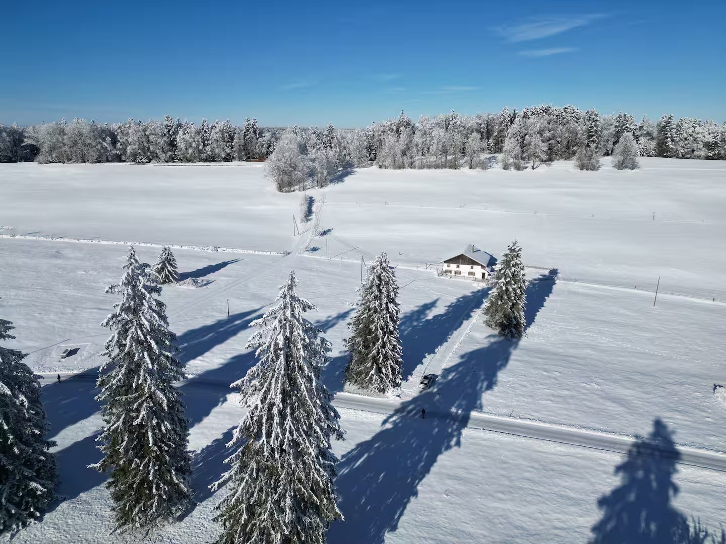Vue aérienne hivernale du domaine